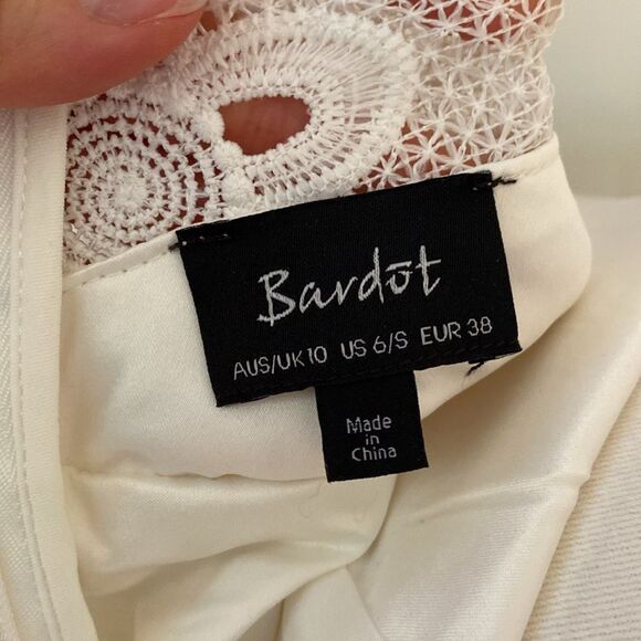 Bardot Ivory Indra Lace Bell Sleeves Dress Size 6 - Picture 9 of 14